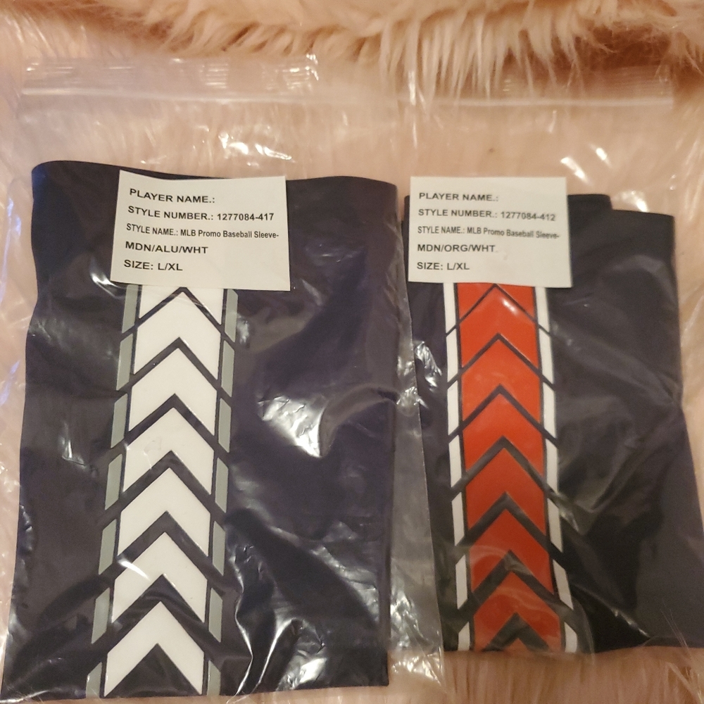 Two UA UNDER ARMOUR  BASEBALL SLEEVE, MLB PROMO L/
